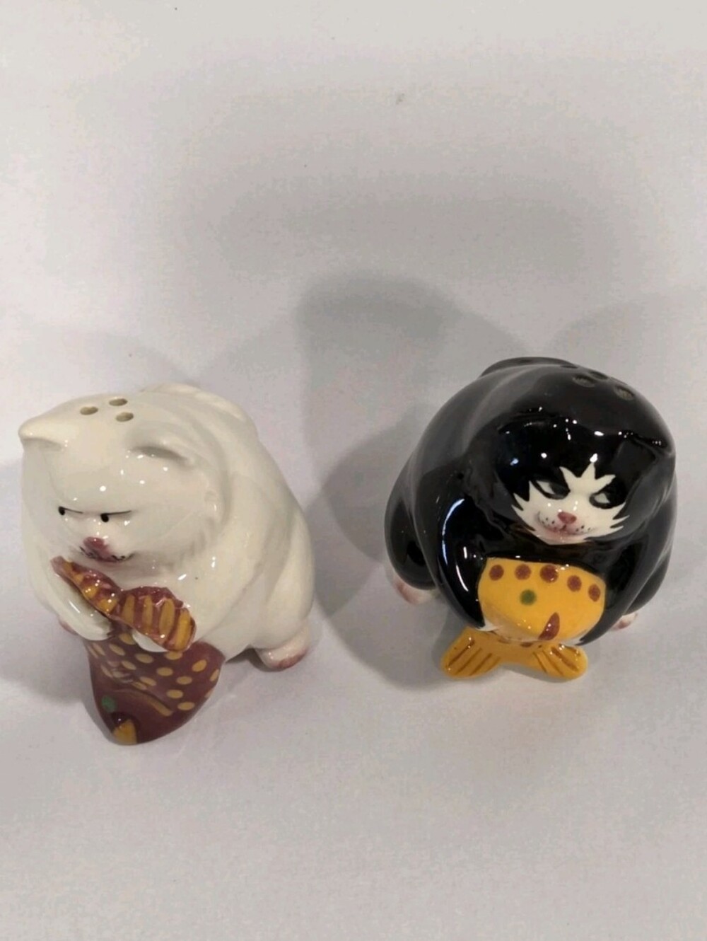 Vintage Ceramic Cats With Fish Salt And Pepper Shakers - Picture 5 of 7